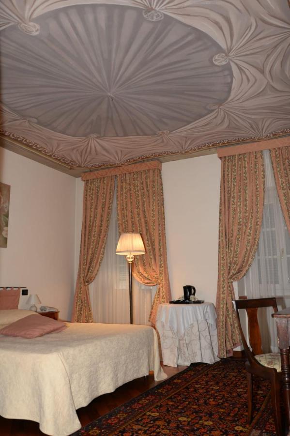 Palazzo Finati Bed and Breakfast Alba  Buitenkant foto