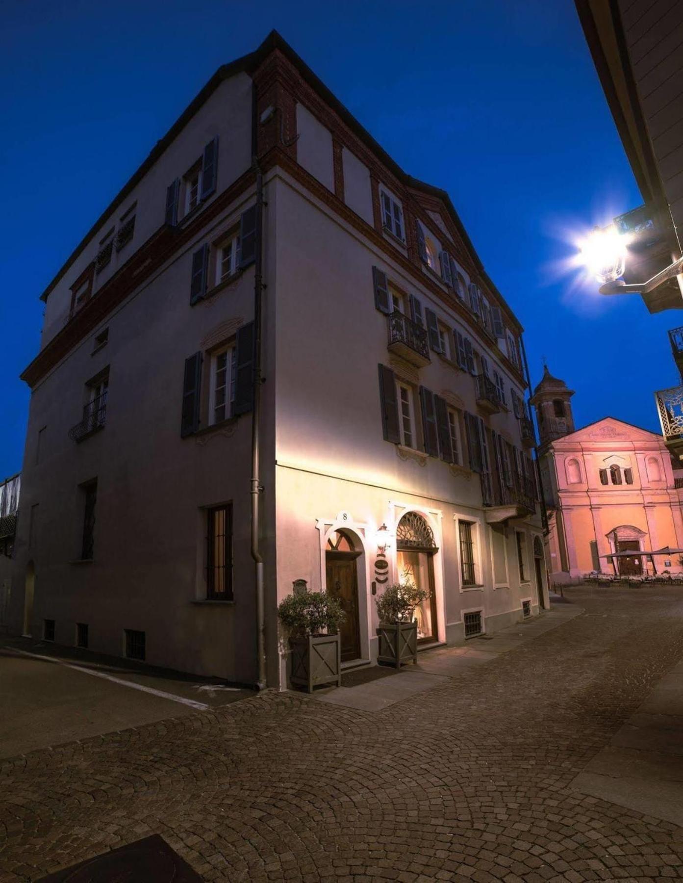Palazzo Finati Bed and Breakfast Alba  Buitenkant foto