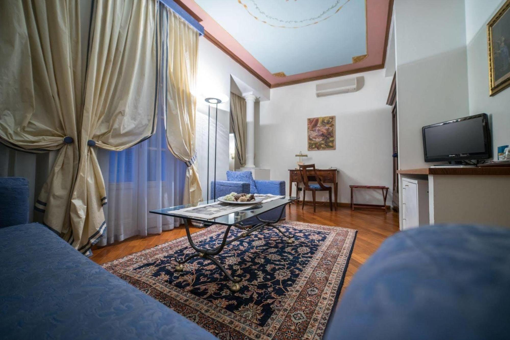 Palazzo Finati Bed and Breakfast Alba  Buitenkant foto