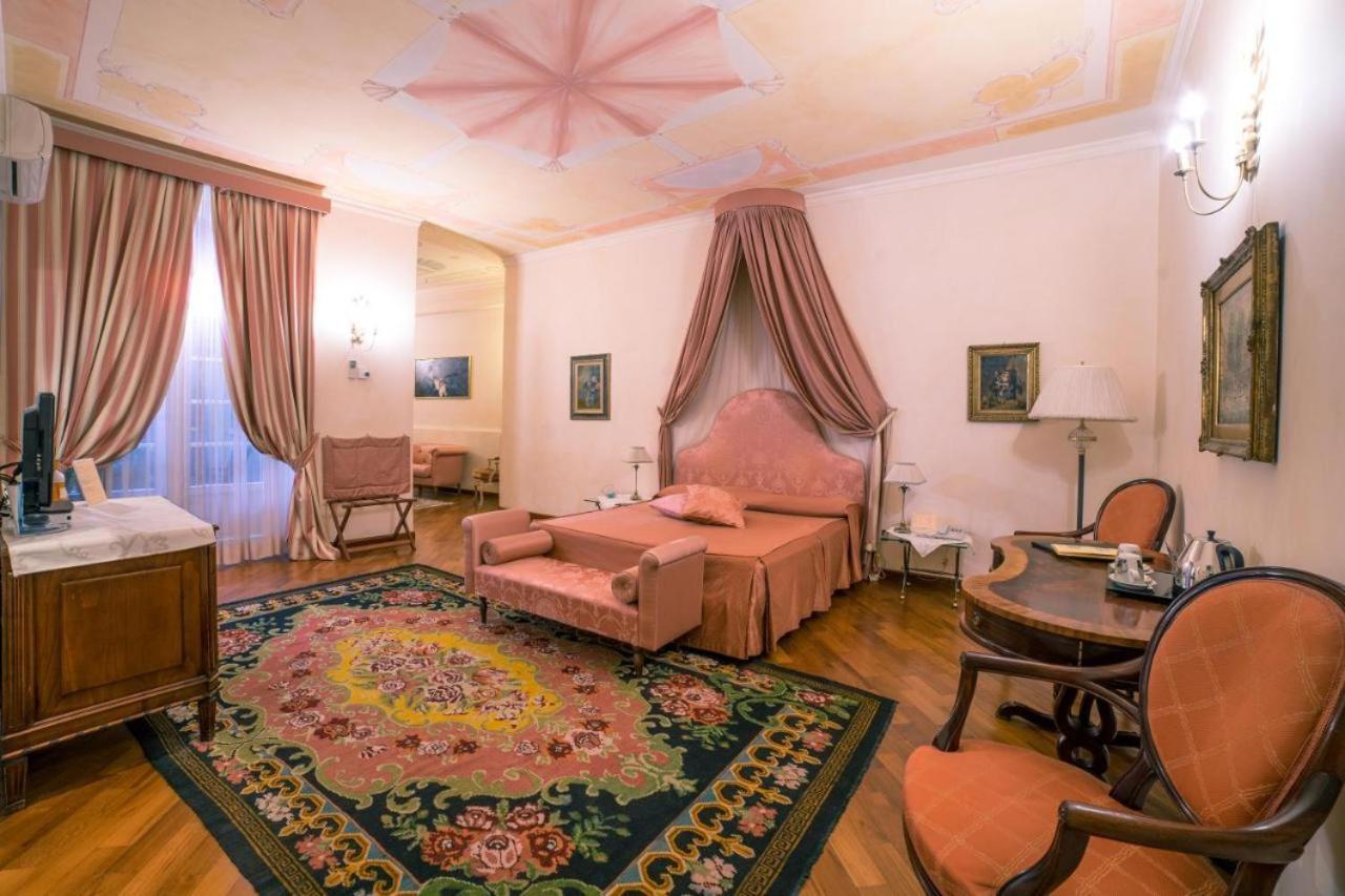 Palazzo Finati Bed and Breakfast Alba  Buitenkant foto