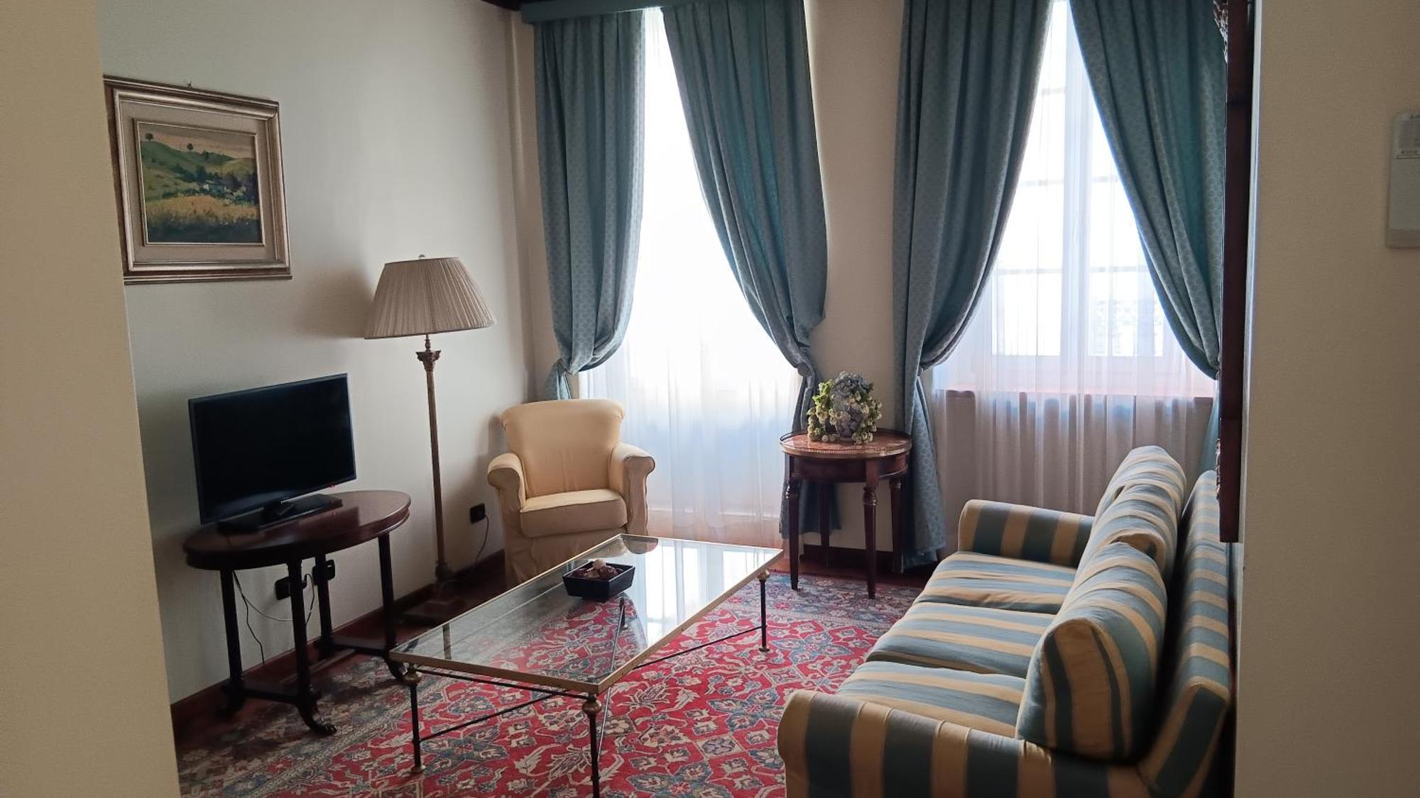 Palazzo Finati Bed and Breakfast Alba  Buitenkant foto