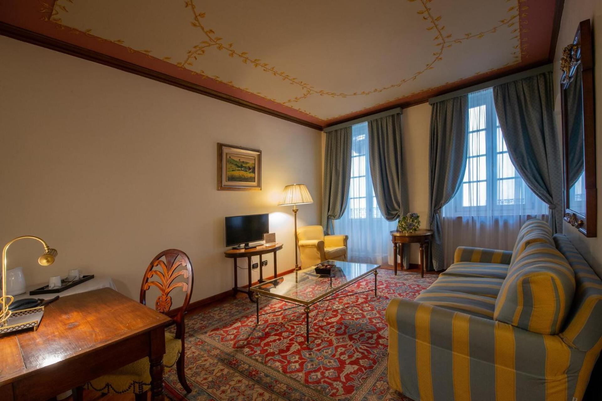Palazzo Finati Bed and Breakfast Alba  Buitenkant foto