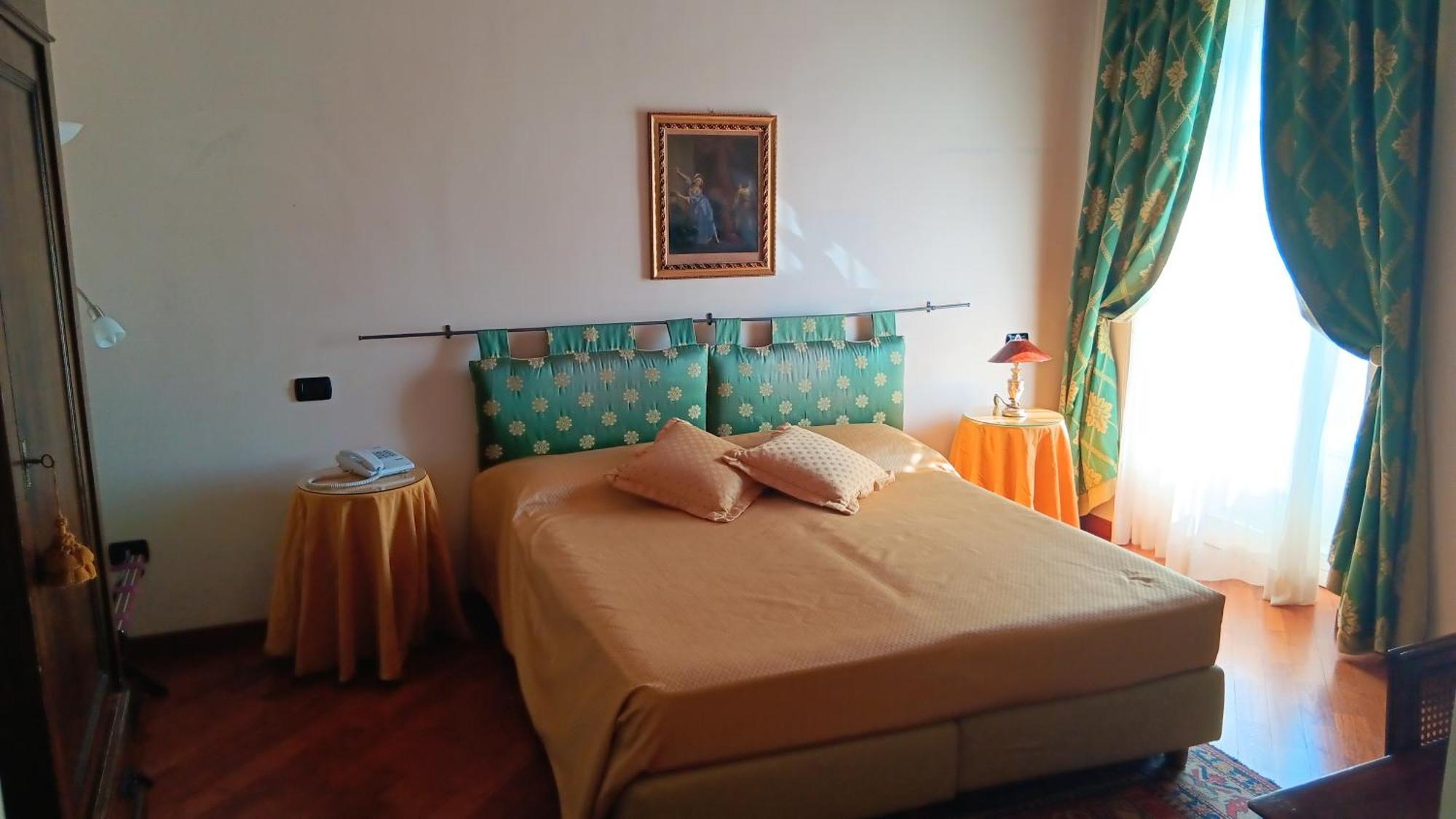 Palazzo Finati Bed and Breakfast Alba  Buitenkant foto