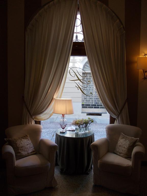 Palazzo Finati Bed and Breakfast Alba  Buitenkant foto