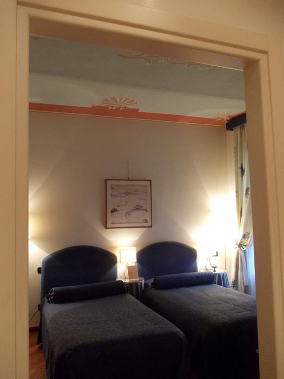 Palazzo Finati Bed and Breakfast Alba  Kamer foto