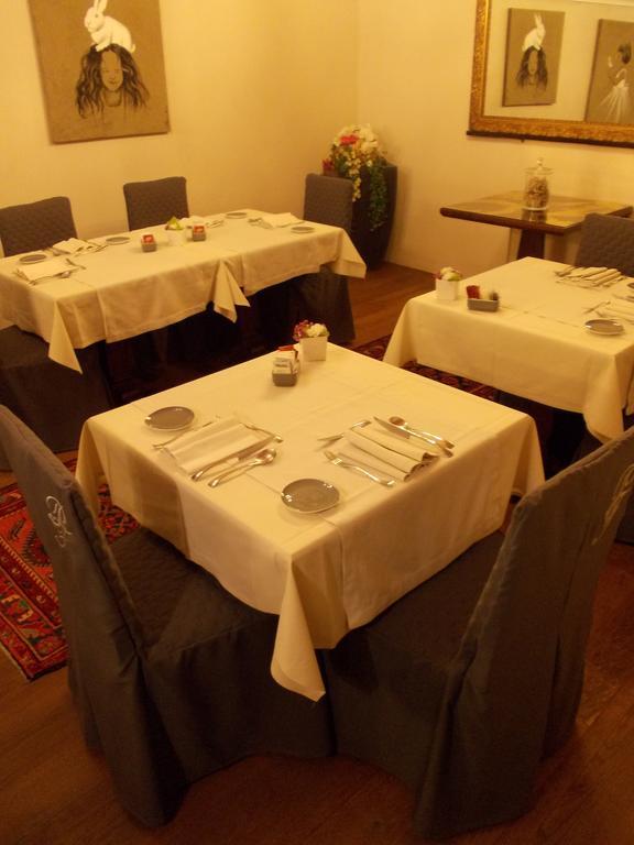 Palazzo Finati Bed and Breakfast Alba  Buitenkant foto