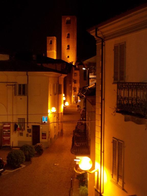 Palazzo Finati Bed and Breakfast Alba  Buitenkant foto
