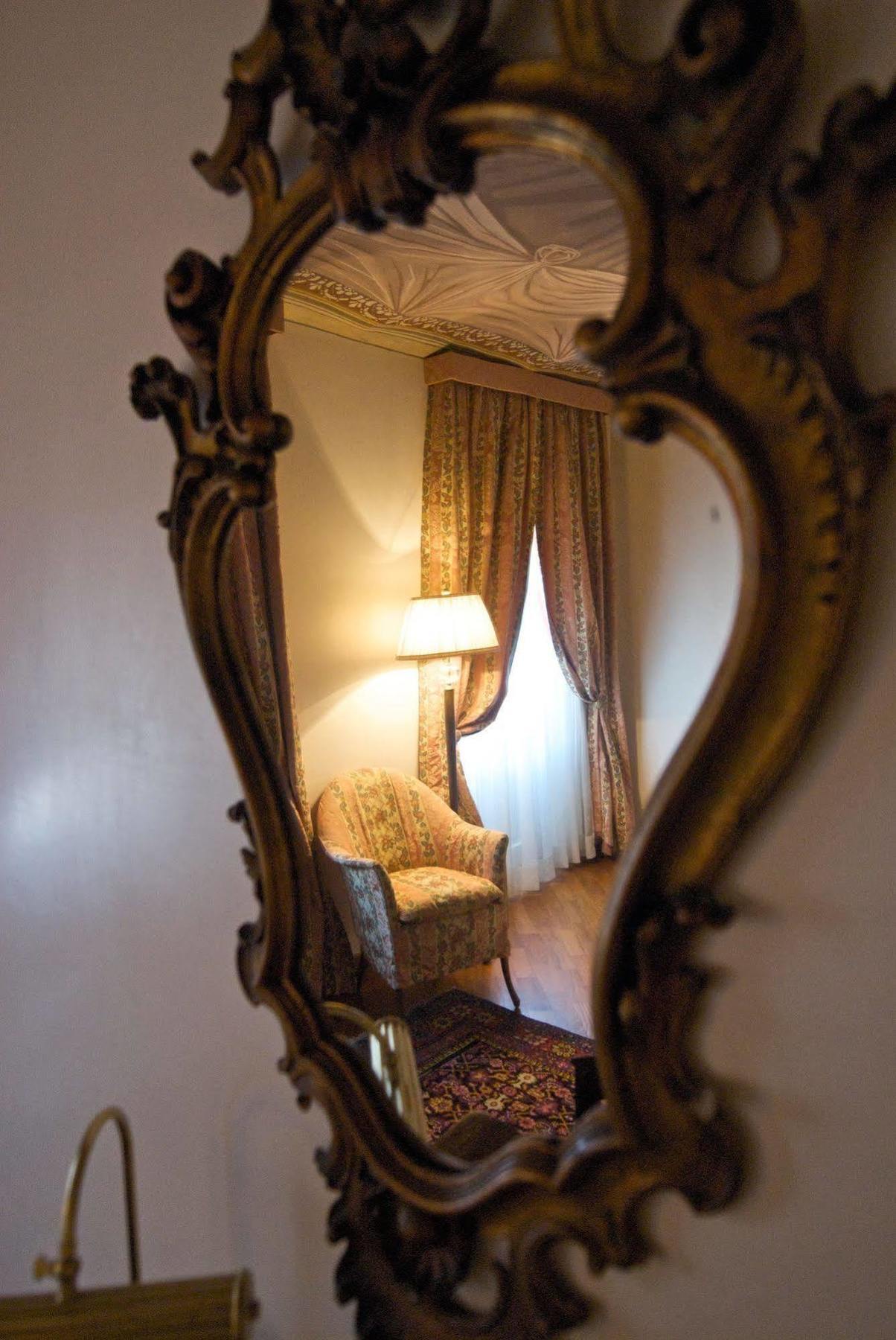 Palazzo Finati Bed and Breakfast Alba  Buitenkant foto