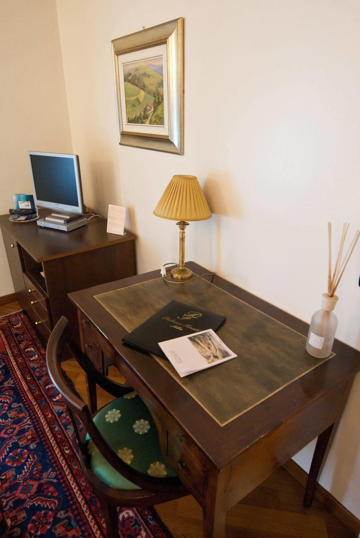 Palazzo Finati Bed and Breakfast Alba  Buitenkant foto