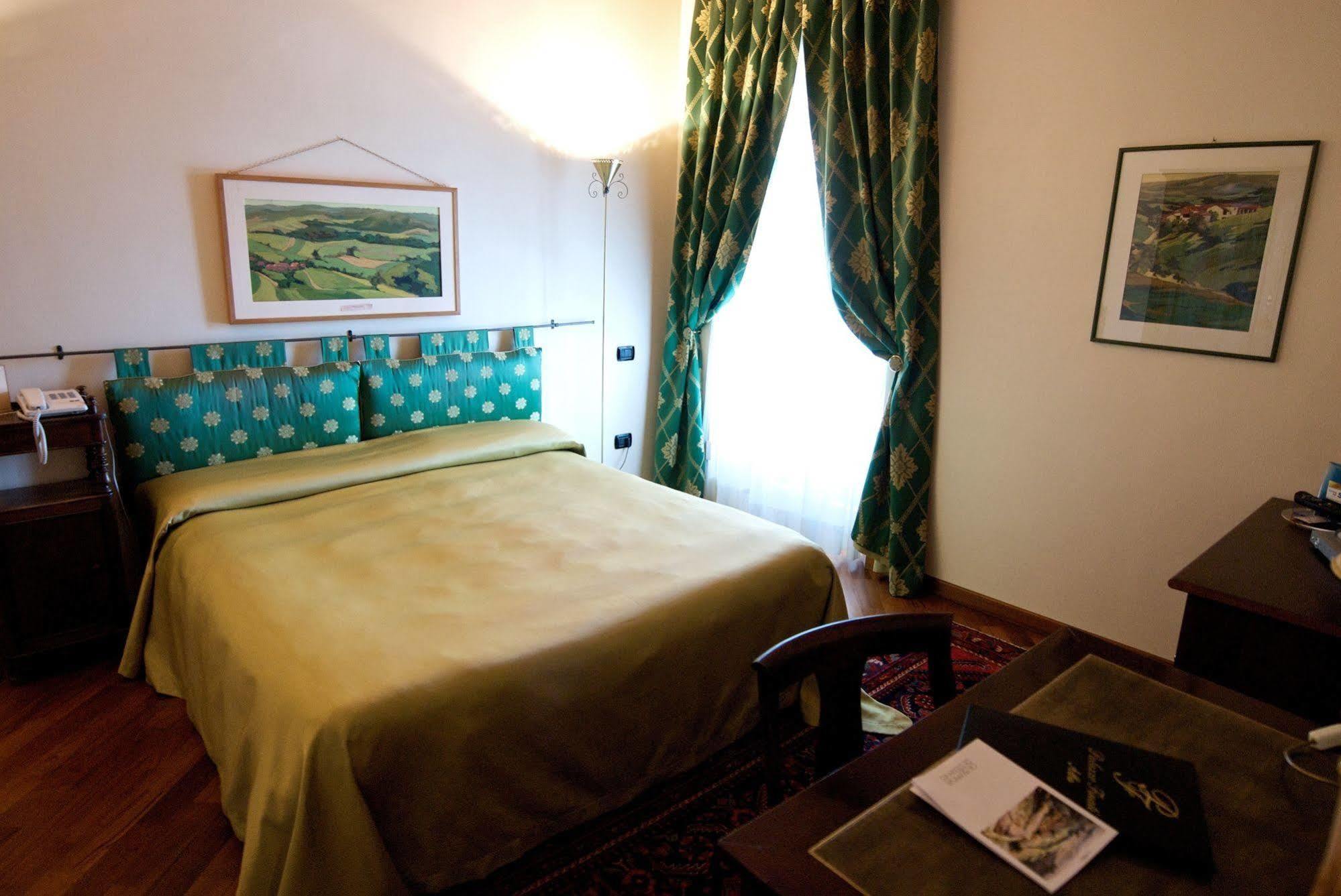 Palazzo Finati Bed and Breakfast Alba  Buitenkant foto