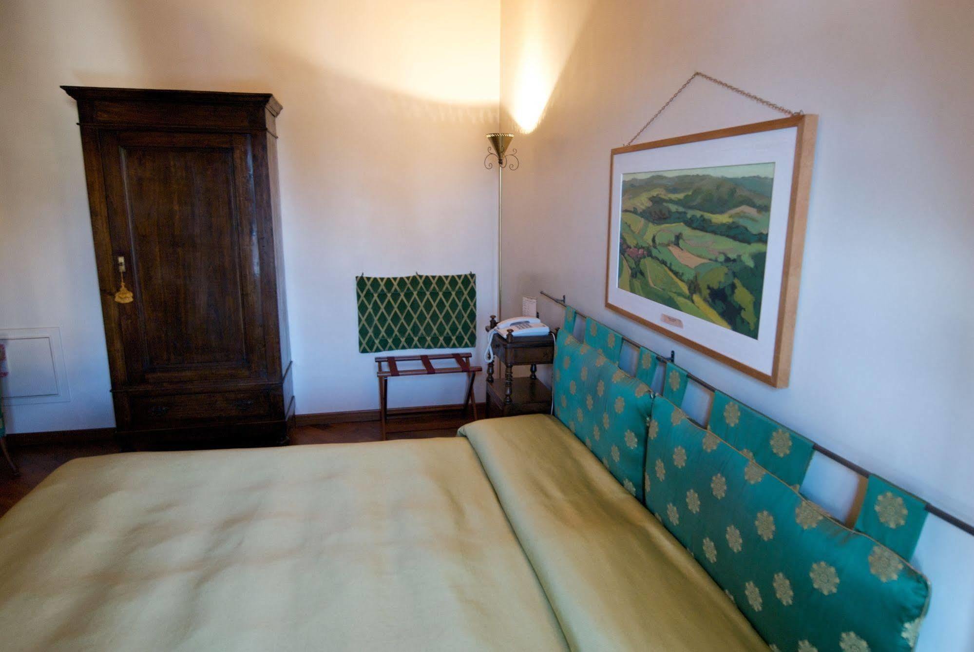 Palazzo Finati Bed and Breakfast Alba  Buitenkant foto